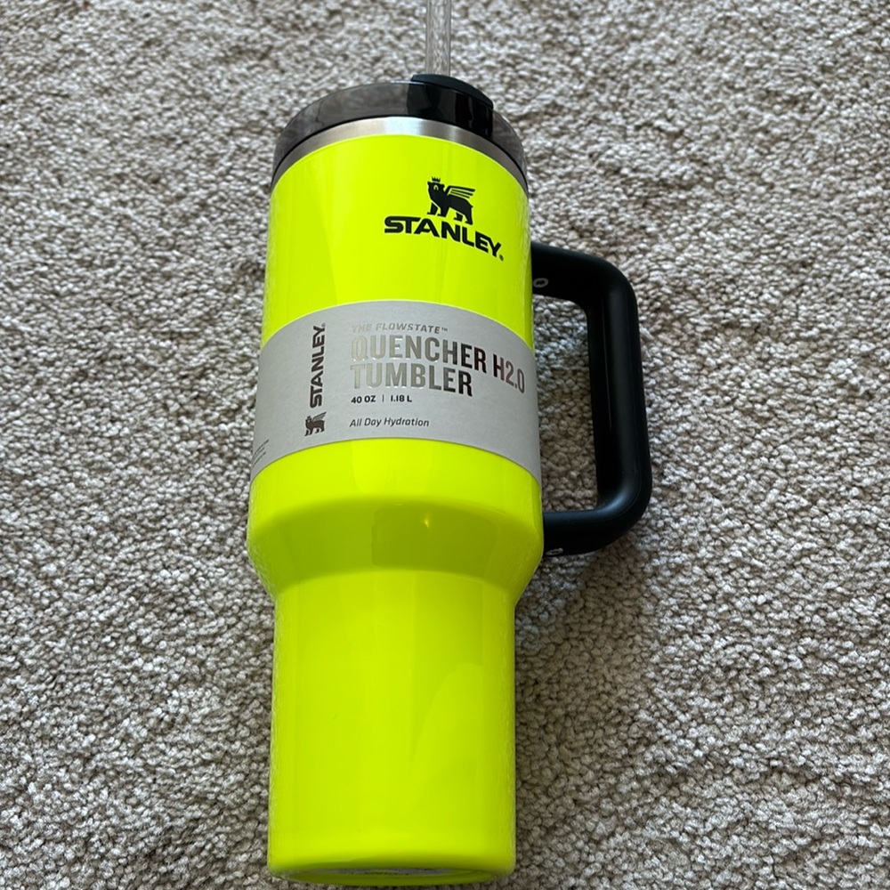 Nwt Stanley 40 oz quencher